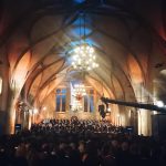 Válečné requiem na Pražském hradě, 3. září 2023, 20:00 hodin, Vladislavský sál – Susanne Bernhard, Kyle van Schoonhoven, Arvid Fagerfjäll, Linda Sítková, Lukáš Vasilek, PKF — Prague Philharmonia, Kyjevský symfonický orchestr, Komorní orchestr České filharmonie, Pražský filharmonický sbor (foto Petra Hajská)
