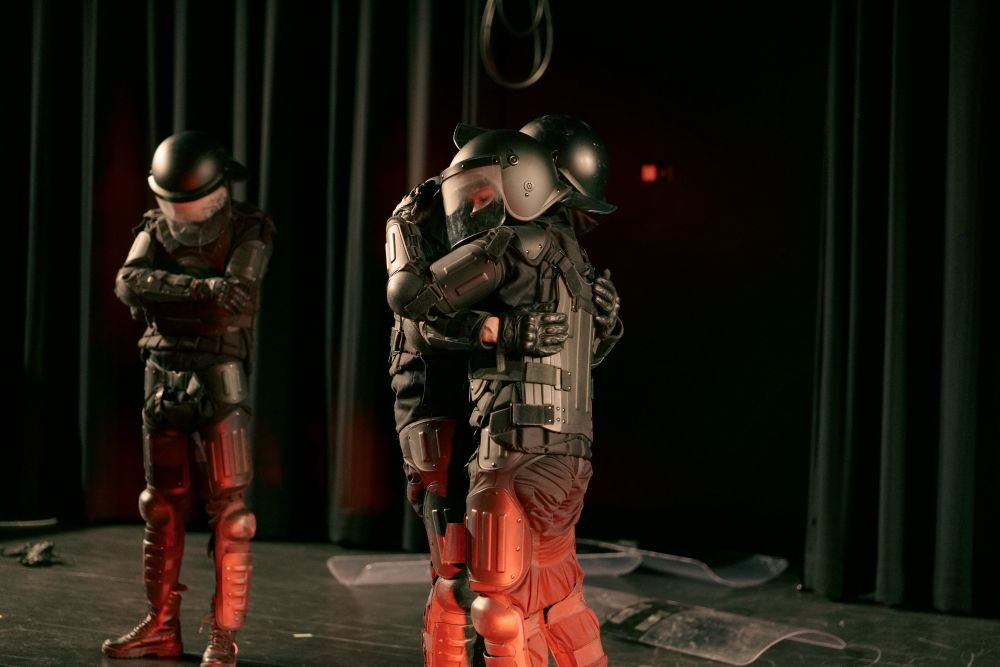 4 + 4 dny v pohybu – Direct Action Theatre: Pomáhat a chránit (foto Harald Fossen)