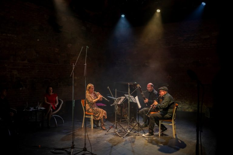 Cyklus soudobé hudby s PKF – Prague Philharmonia: Lenka Filová, Václav Fürbach, Jindřich Pavliš, 12. prosince 2023, Švandovo divadlo, Praha (zdroj PKF—Prague Philharmonia, foto Milan Mošna)