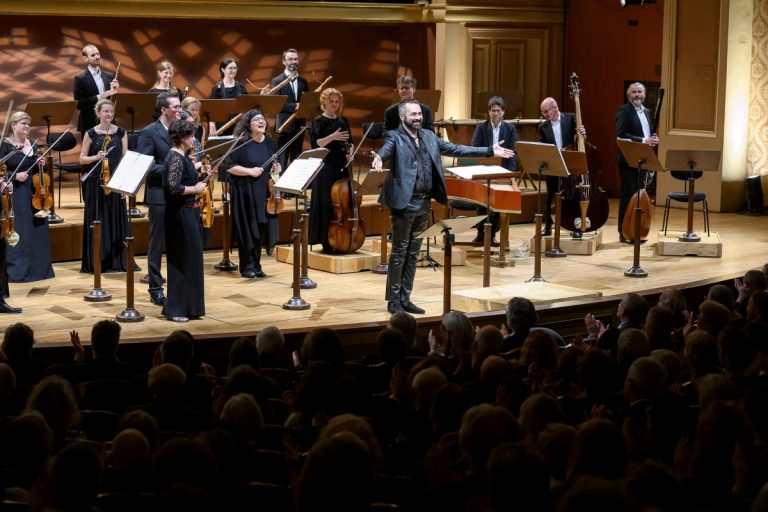 Collegium 1704: Il Polifemo, 15. dubna 2024, Rudolfinum, Dvořákova síň – Luigi De Donato a Václav Luks (foto Petra Hajská)