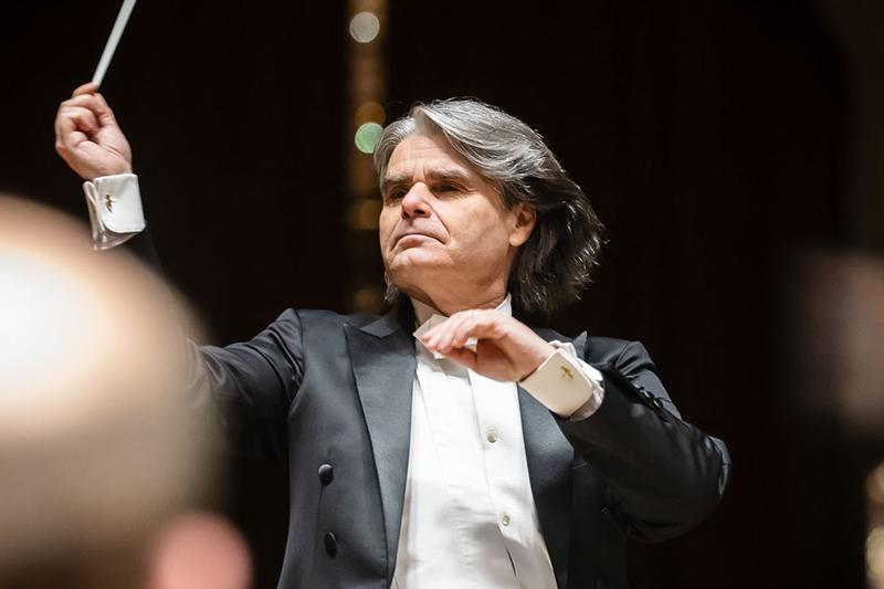 Symfonický orchestr hl. m. Prahy FOK: Truls Mørk & Dvořák, 8. ledna 2025, Obecní dům, Smetanova síň – Ion Marin (foto Petra Hajská)