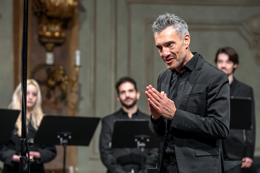 Pedro Teixeira, 21. prosince 2025, Kostel sv. Šimona a Judy, Praha (zdroj Symfonický orchestr hl. m. Prahy FOK, foto Petr Dyrc)