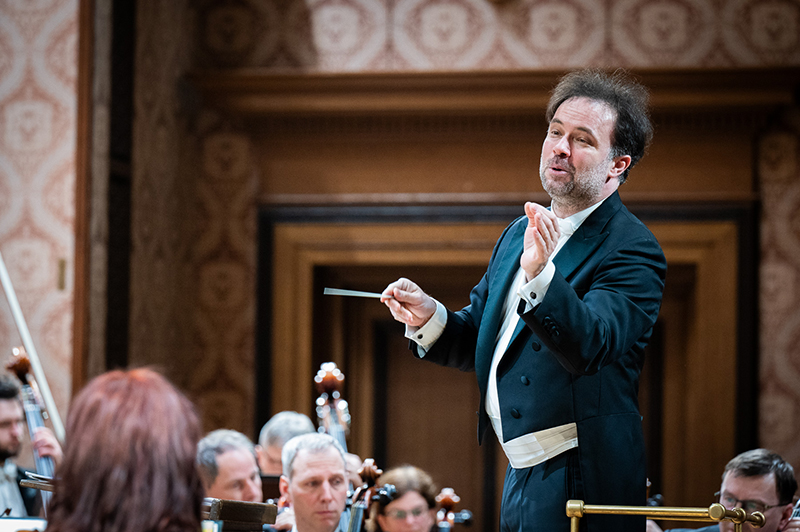 Prague Philharmonia: Mozart. Penderecki. Gluck. Martinů, 19. ledna 2025, Rudolfinum, Dvořákova síň – Łukasz Borowicz (foto Ivan Malý)