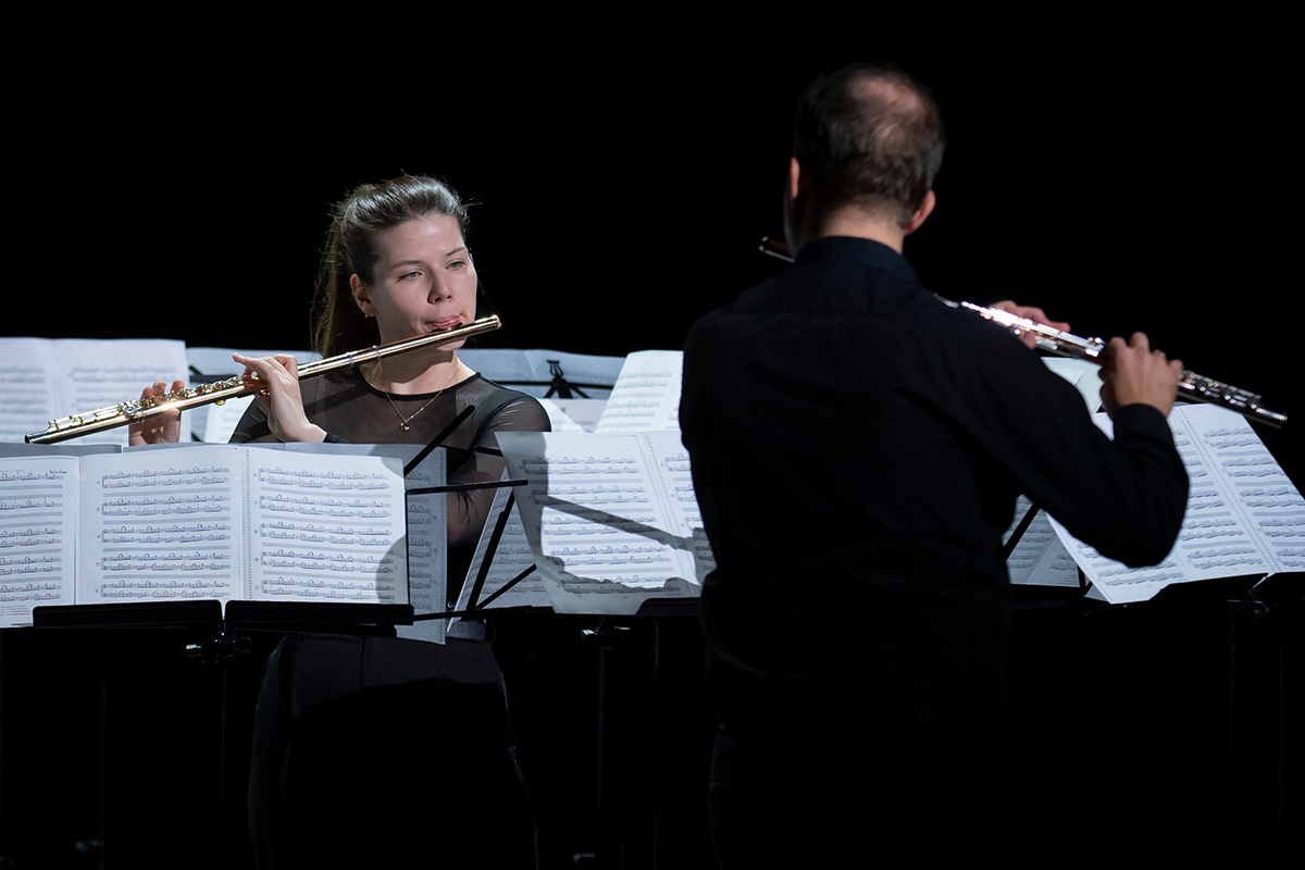 Prague Philharmonia – Petr Kotík & Philip Glass: 50 let v New Yorku, 28. ledna 2025, Švandovo divadlo, Velký sál – Eliška Bošková a Daniel Havel (foto Milan Mošna)