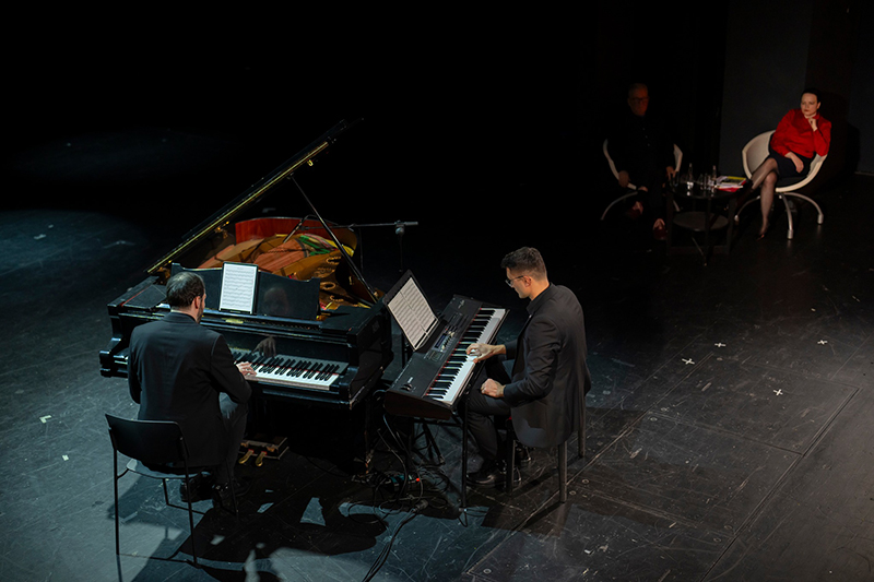 Prague Philharmonia – Petr Kotík & Philip Glass: 50 let v New Yorku, 28. ledna 2025, Švandovo divadlo, Velký sál – Kamil El-Ahmadieh a Miroslav Beinhauer (foto Milan Mošna)