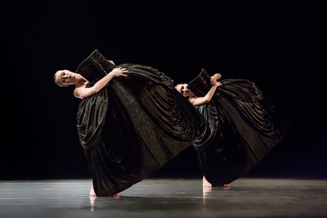 Jiří Kylián: Petit Mort - Serena Green, Elizaveta Shibaeva - foto ze zkoušky (foto Pavel Hejný)