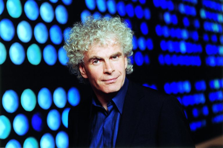 Sir Simon Rattle (foto Sheila Rock)