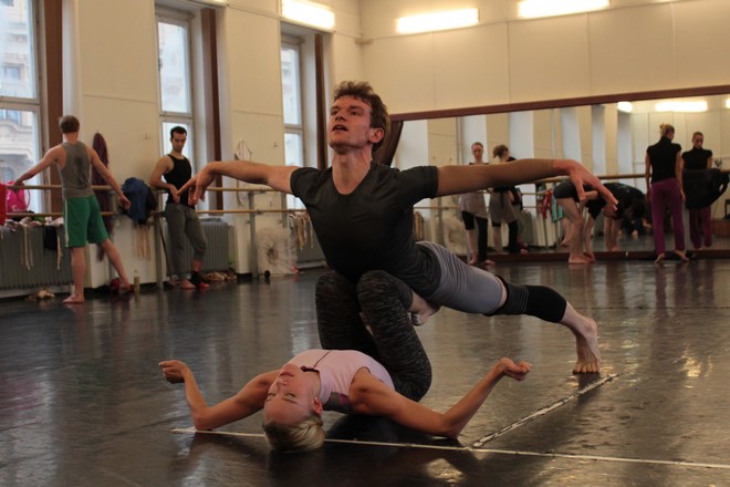 Jiří Kylián: Petit Mort - Emilia Vuorio, Gregor Giselbrecht - foto ze zkoušky (foto Luděk Mrkos)