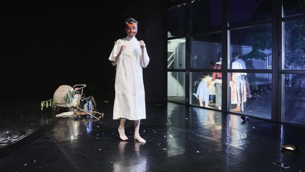 Maturitní představení Konzervatoře Dunacen centre – Magdalena Vykydalová: Maso-pusť (foto Martin Špelda)