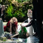 Jean-Philippe Rameau: Platée, Státní opera Praha – Pavla Radostová (Amor / Clarine), Olga Jelínková (Thalie / Šílenství), Marcel Beekman (Platée), Lukáš Zeman (Momus) (foto Pavel Hejný)