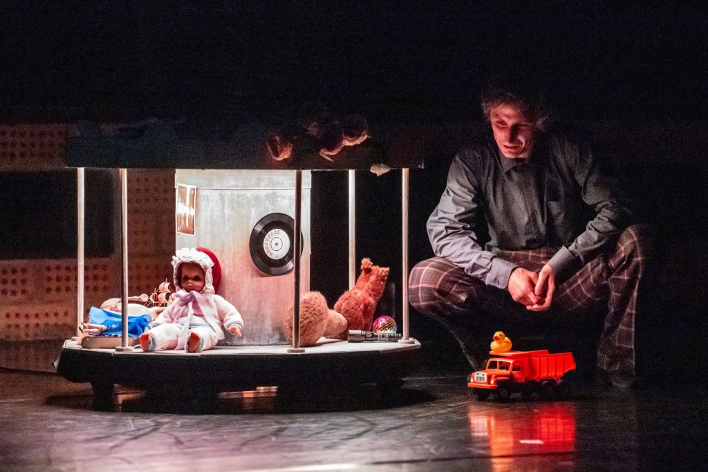 Adam Sojka, Petr Duchalík: Butterfly Effect, Divadlo F. X. Šaldy, Liberec, Malé divadlo (foto Daniel Dančevský)