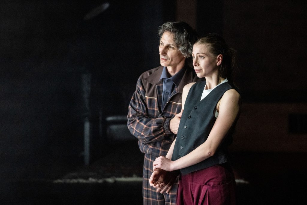 Adam Sojka, Petr Duchalík: Butterfly Effect, Divadlo F. X. Šaldy, Malé divadlo, Liberec – Jaroslav Kolář a Jana Černá (foto Daniel Dančevský)