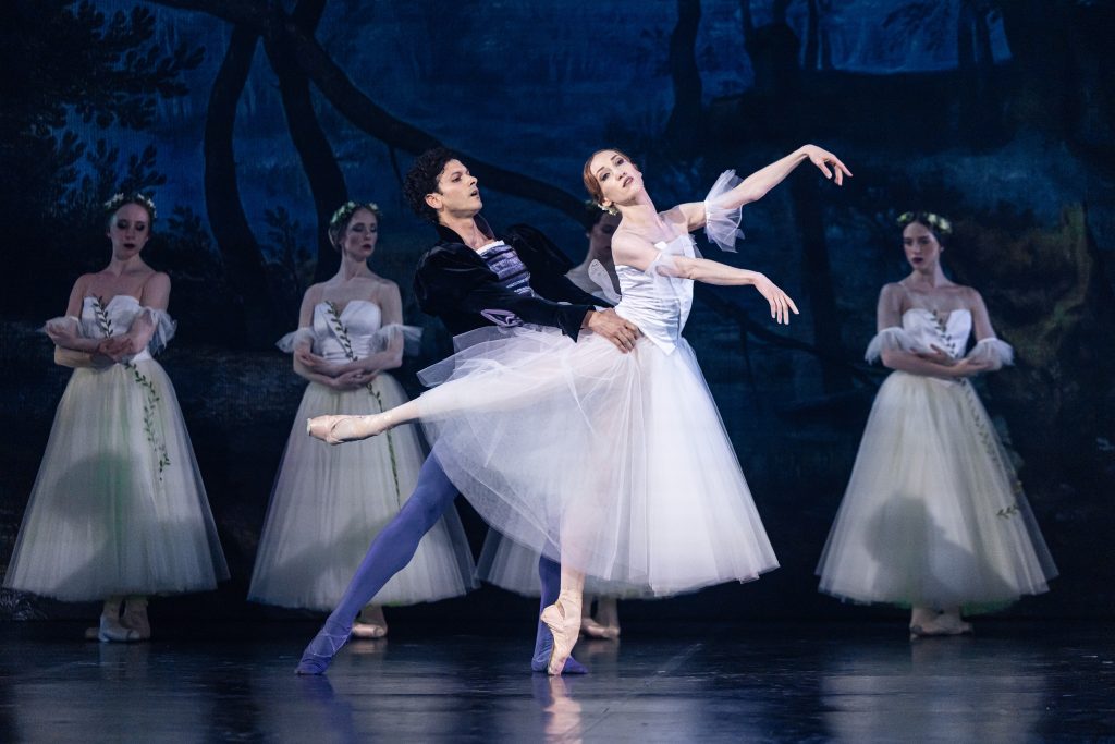 Adolphe Charles Adam: Giselle, Mahenovo divadlo, Národní divadlo Brno – Ksenia Ovsyanick a Alejandro Virelles (foto Pavel Hejný)