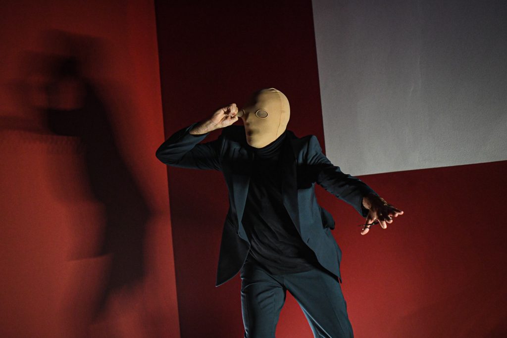 Viliam Dočolomanský: All Is Good in Heaven, Centrum současného umění DOX – Gioele Coccia (foto Michal Hančovský)