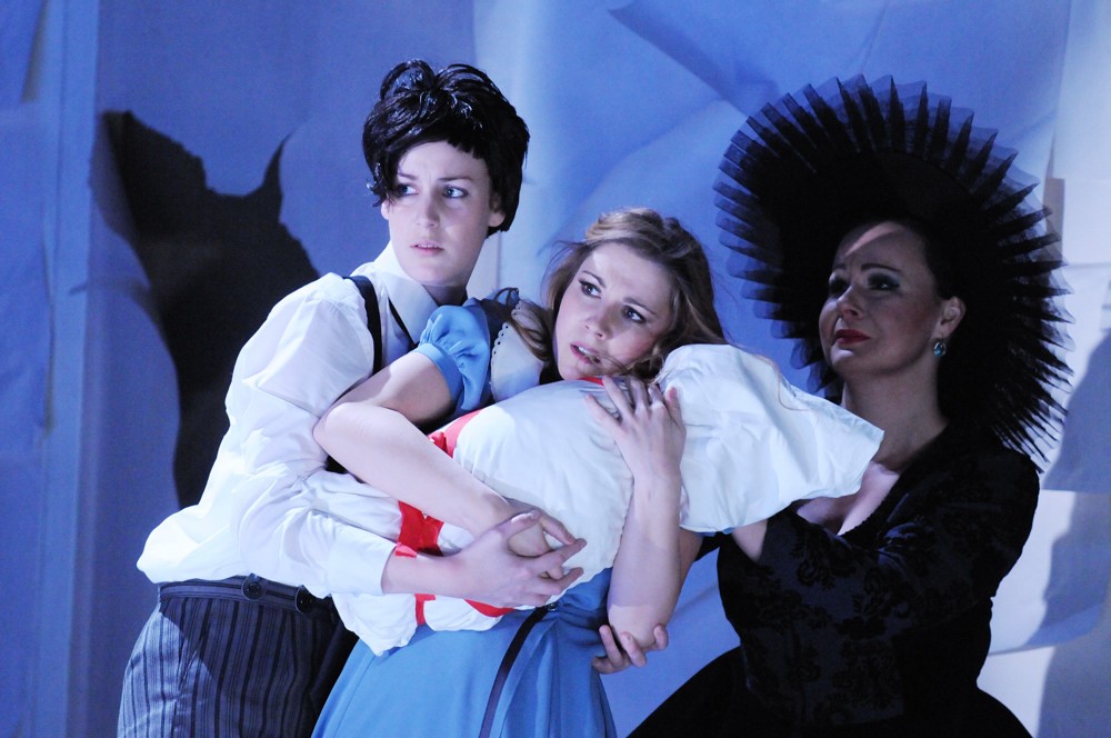Alžběta Vomáčková (Siebel), Kateřina Kněžíková (Markétka), Eliška Weissová (Marta)