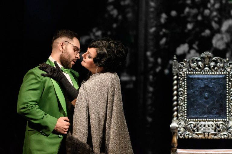 Divadlo J. K. Tyla Plzeň, Věc Makropulos (plnohodnotná scéna): Amir Khan, Ivana Veberová (foto Martina Root)