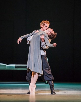 Anastasia - choreografia Kenneth MacMillan - Natalia Osipova (Anna Anderson) a Edward Watson (Husband) - The Royal Ballet 2016 (foto © 2016 ROH/Tristram Kenton)