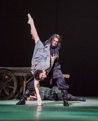 Anastasia - choreografia Kenneth MacMillan - Natalia Osipova (Anna Anderson) a Thiago Soares (Rasputin) - The Royal Ballet 2016 (foto © 2016 ROH/Tristram Kenton)