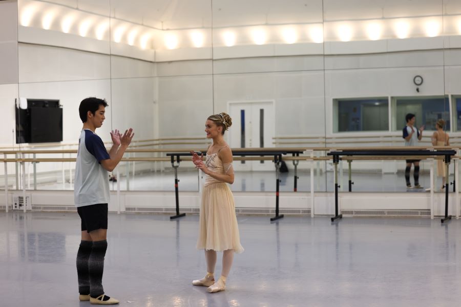 Anna Rose O'Sullivan a Taisuke Nakao na zkoušce (foto Dasa Wharton)