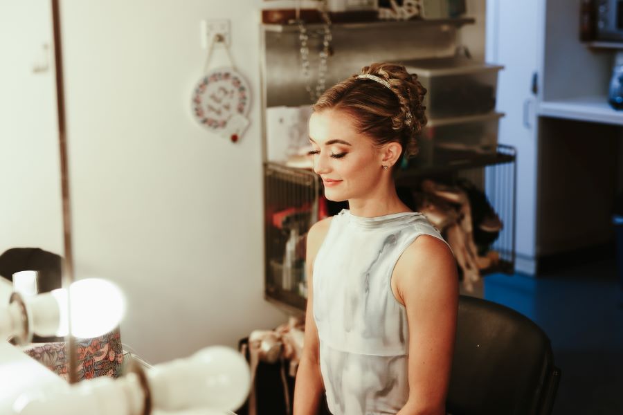 Anna Rose O'Sullivan v zákulisí Královského baletu (foto Dasa Wharton)
