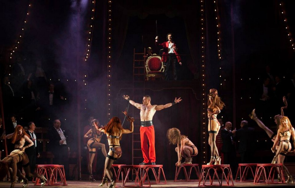 Giuseppe Verdi: Rigoletto - Arturo Chacon-Cruz (Il Duca di Mantova) - Théâtre Royal de la Monnaie 2014 (foto Bernd Uhlig)