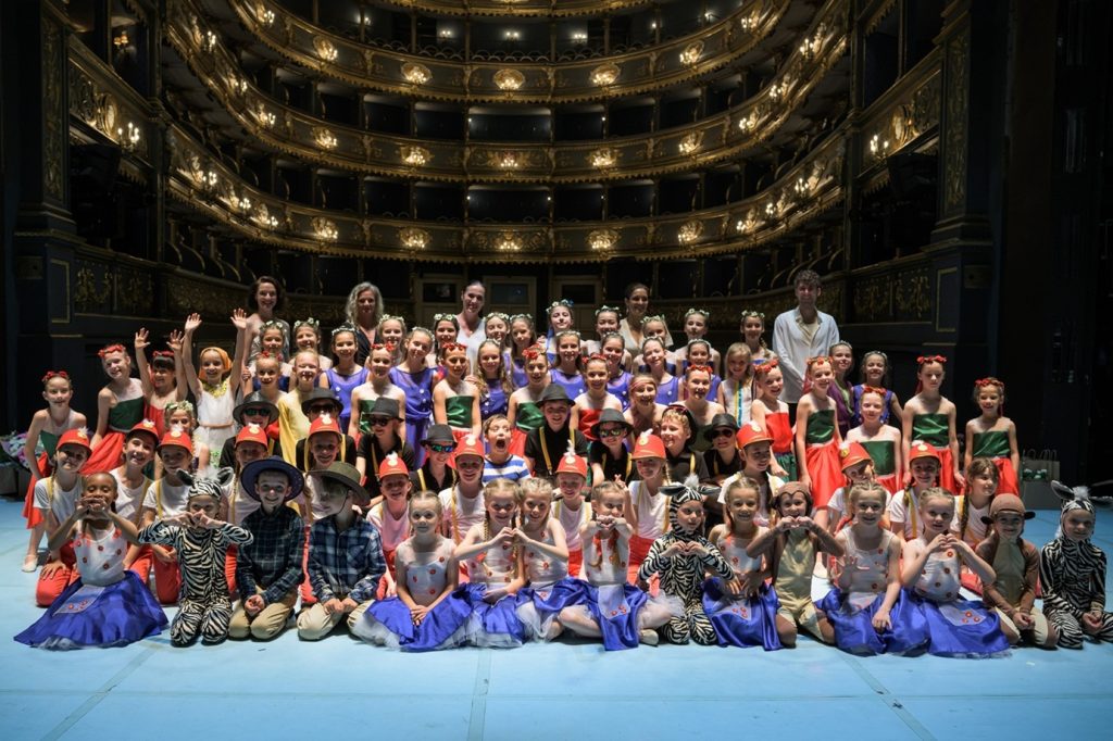 Baletní přípravka Národního divadla (foto Serghei Gherciu)