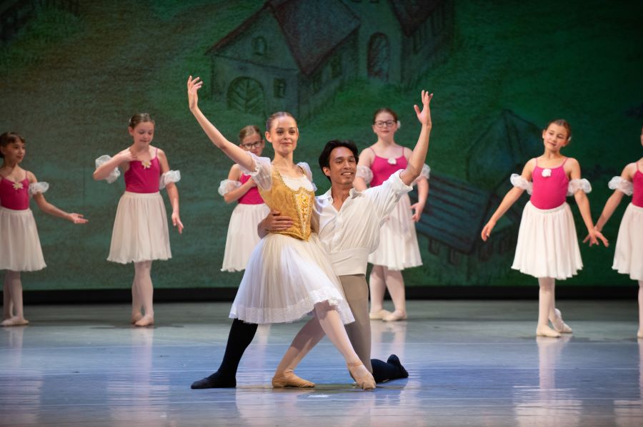 Baletní škola DJKT – Giselle (foto Irena Štěrbová)