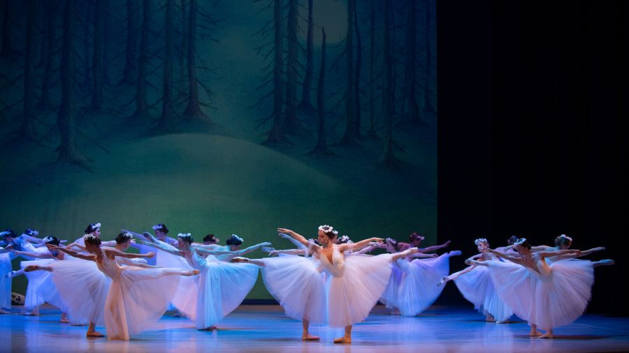 Baletní škola DJKT – Giselle (foto Irena Štěrbová)