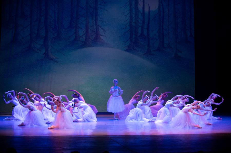 Baletní škola DJKT – Giselle (foto Irena Štěrbová)