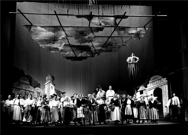 Bedřich Smetana: Prodaná nevěsta - režie a choreografie Pavel Šmok - ND Praha 15.12.1992 (foto Oldřich Pernica)