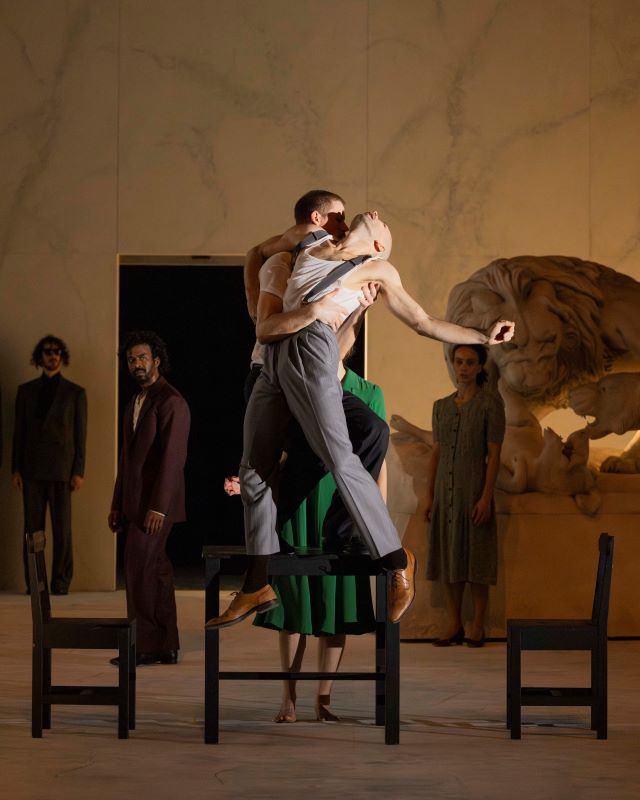 Bobbi Jene Smith, Celeste Oram – Marie & Pierre (foto Jubal Battisti, Theater Basel 2023)