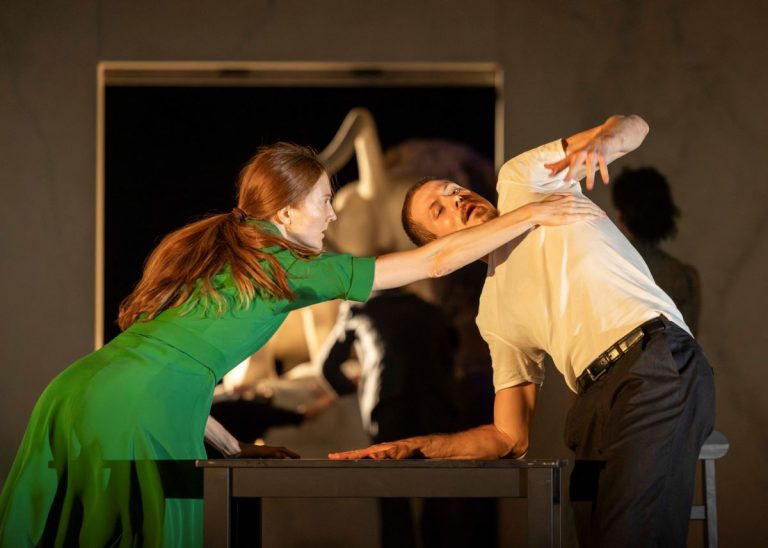 Bobbi Jene Smith, Celeste Oram – Marie & Pierre (foto Jubal Battisti, Theater Basel 2023)