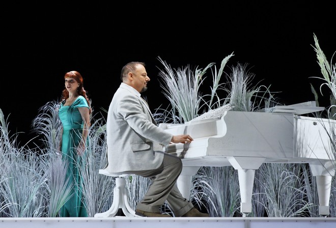 Bohuslav Martinů: Juliette (Snář) – Maria Kobielska (Juliette) a Jaroslav Březina (Michel) – ND Praha 2016 (foto Hana Smejkalová)