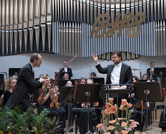 Bratislavské hudobné slávnosti 2016 - Philharmonia Orchestra London, dirigent Juraj Valčuha, Stefan Jackiw (husle) – Koncertná sieň Slovenskej filharmónie Bratislava 25. 11. 2016 (foto © Jan F. Lukáš)
