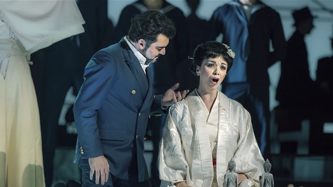 G.Puccini: Madama Butterfly - Luciano Mastro (F. B. Pinkerton), Maria Kobielska (Cio-Cio-San) - ND Praha 2016 (foto Patrik Borecký)