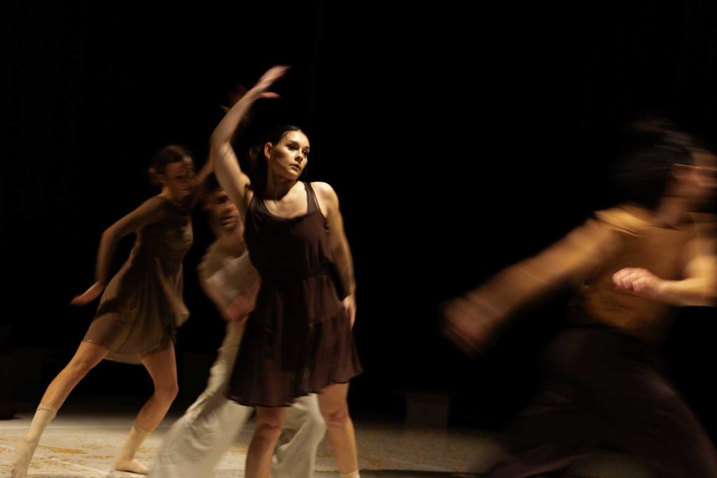 Carolina Isach: JARO (zdroj soubor Fluō)