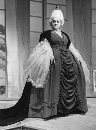 A. Dvořák: Čert a Káča - Helena Bartošová (Kňažná) - SND 1955 (foto Gejza Podhorský)