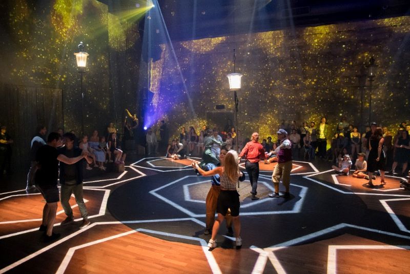 Cirque Éloize – Bon Voyage (foto Benoit Z. Leroux)