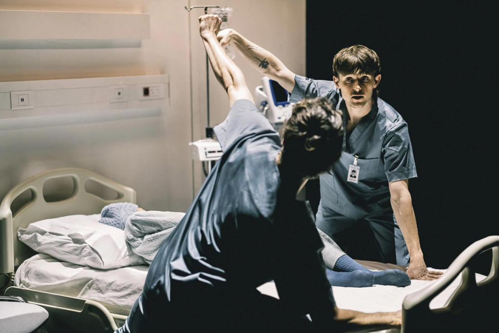 Crystal Pite, Simon McBourney: Figures in Extinction [3.0] requiem (foto Rahi Rezvani)