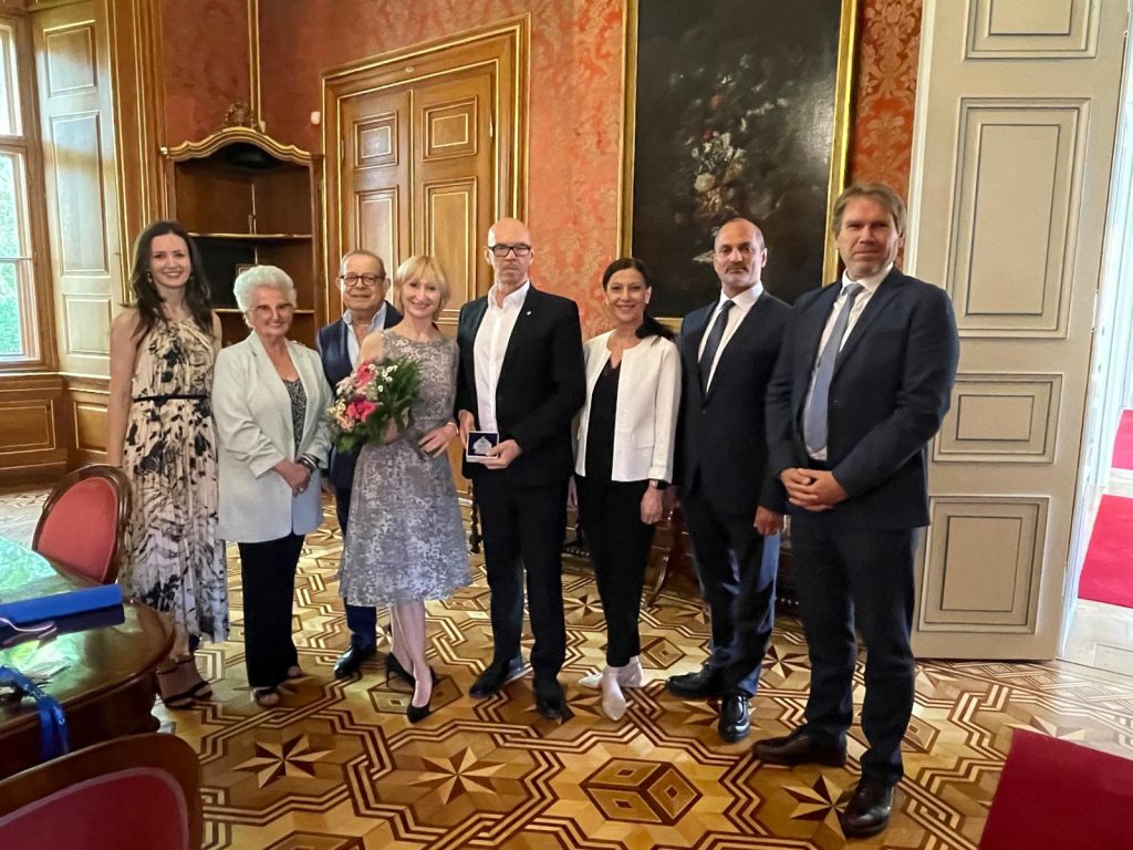Daria Klimentová s ministrem kultury ČR a dalšími osobnostmi (foto Ivana Awwadová, MKČR)