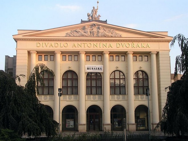 Divadlo Antonína Dvořáka Ostrava (foto commons.wikimedia.org/Paul167)