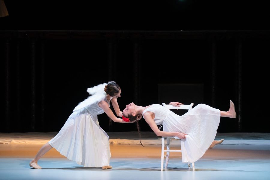 Divadlo J. K. Tyla – Špalíček (Mami Mołoniewicz, Afroditi Vasilakopoulou, foto Irena Štěrbová)
