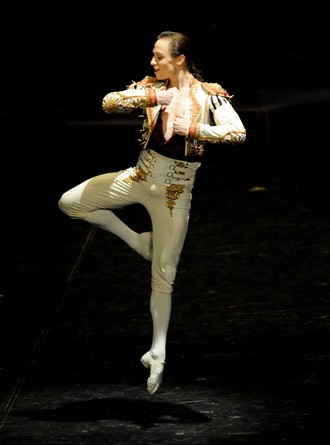 Don Quijote – choreografia Maximiliano Guerra - Roman Novitzky (José-Antonio) (foto Stuttgarter ballett)