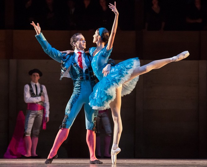 Ludwig Minkus: Don Quixote – choreografia Aaron S. Watkin – Istvan Simon (Miguel Basilio), Svetlana Gileva (Aldonza Lorenzo) – Semperoper Ballett Drážďany 2016 (foto Ian Whalen)