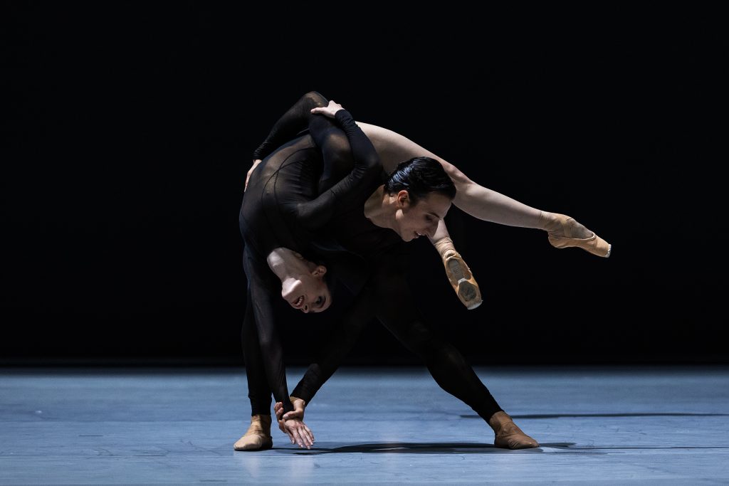 Ezio Bosso, David Dawson: Symphony No. 2 Under the Trees' Voices, Opernhaus Stuttgart – Elisa Badenes, Martino Semenzato (foto Roman Novitzky/Stuttgarter Ballett)