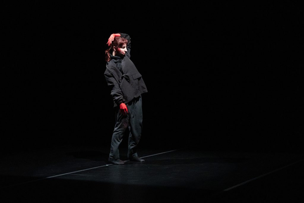 Festival KoresponDance 2026 – Vasiliki Papapostolou: Panopticon (foto Adéla Vosičková)