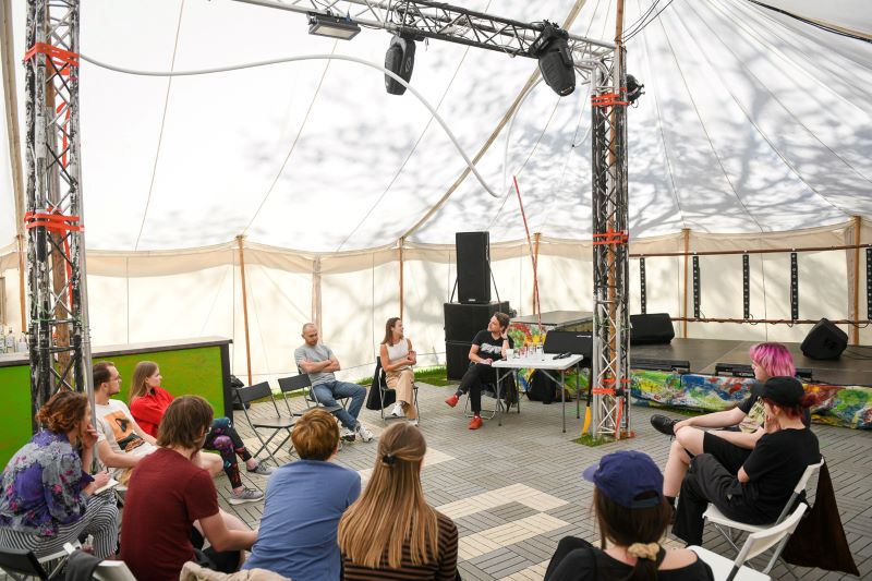 Festivalová atmosféra Divadelní Flory Olomouc – besedy (foto archiv festivalu)