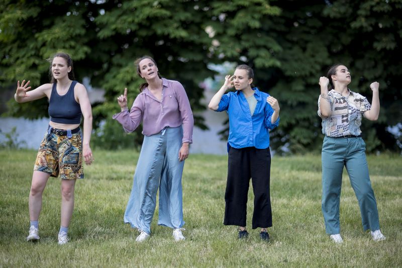 Flávia Tápias – Rotas Afora (foto Vojtěch Brtnický, TANEC PRAHA 2023)