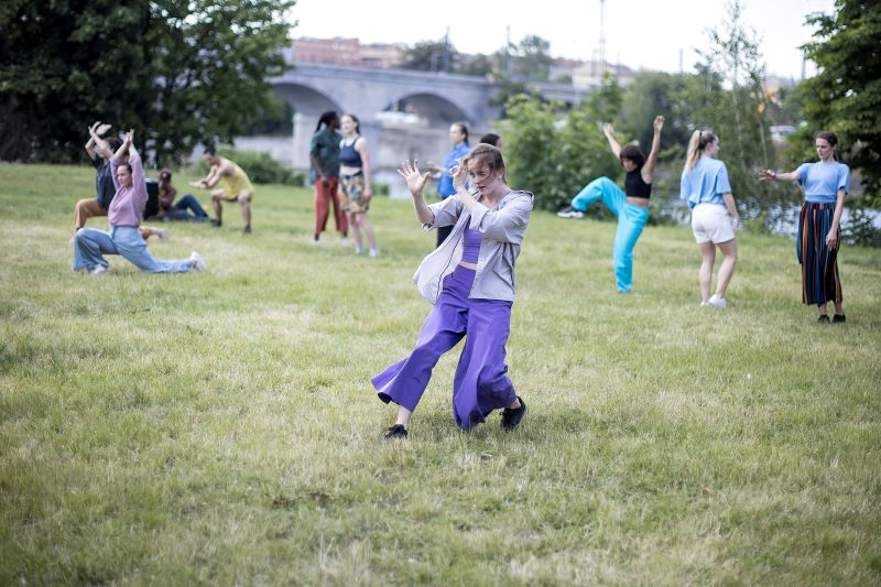 Flávia Tápias – Rotas Afora (foto Vojtěch Brtnický, TANEC PRAHA 2023)