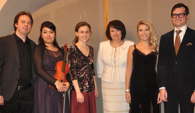 Mezinárodní festival koncertního melodramu 2015 - Martin Kux, Chikako Tomita, Hana Hrachovinová, Věra Šustíková, Eliška Milotová a Jaroslav Slánský (foto Eva Hubatová)